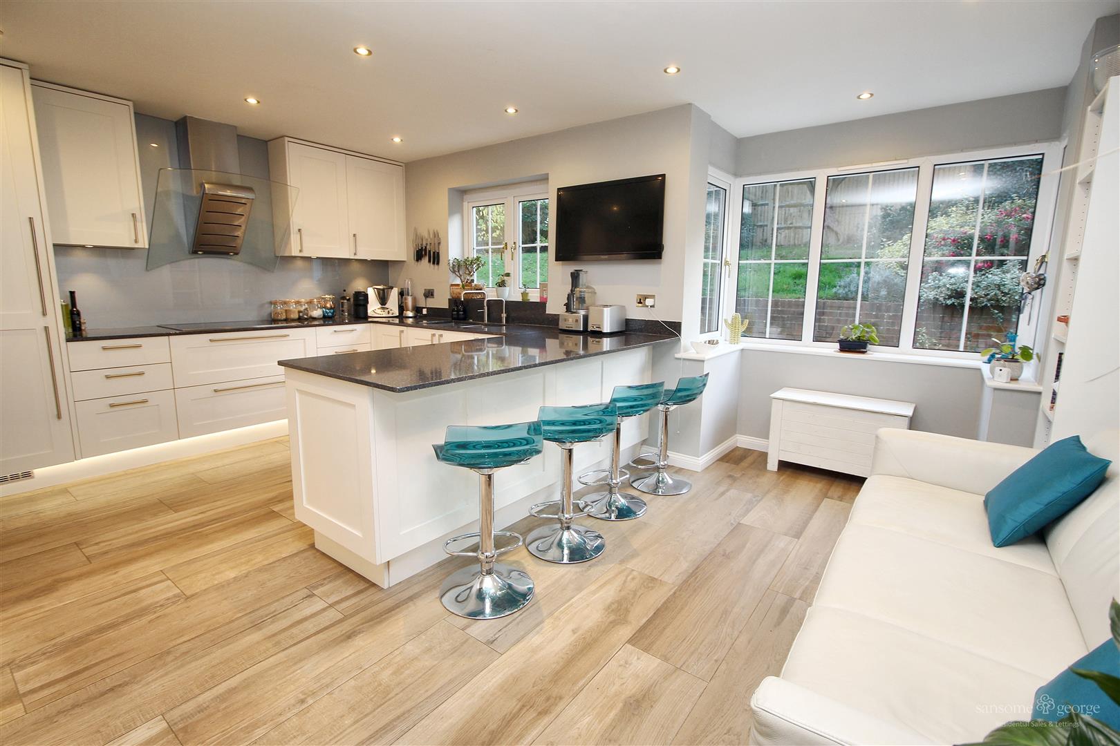 4 bed property in Roebuck Rise, Reading